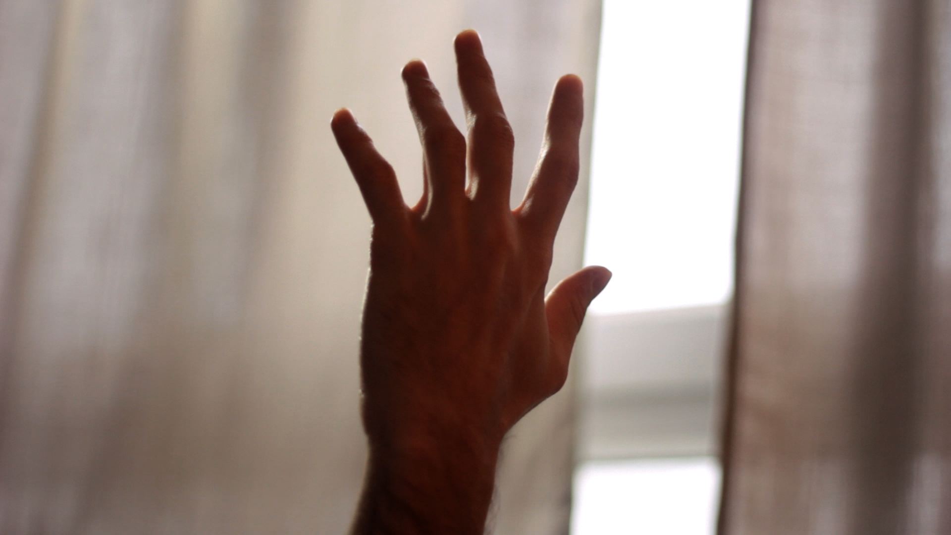 ENTENDS LA DOUCE NUIT QUI MARCHE